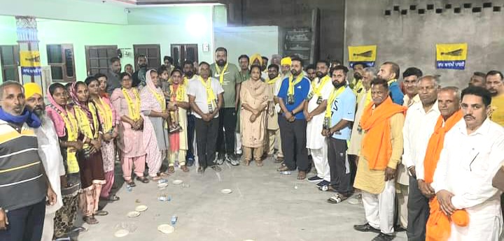 ਸ਼੍ਰੋਮਣੀ ਅਕਾਲੀ ਦਲ ਨੂੰ ਸੜੋਆ ਵਿੱਚ ਲੱਗਾ ਝਟਕਾ, ਵੱਡੀ ਗਿਣਤੀ ਪਰਿਵਾਰ ਹੋਏ ਆਮ ਆਦਮੀ ਪਾਰਟੀ ਵਿੱਚ ਸ਼ਾਮਲ